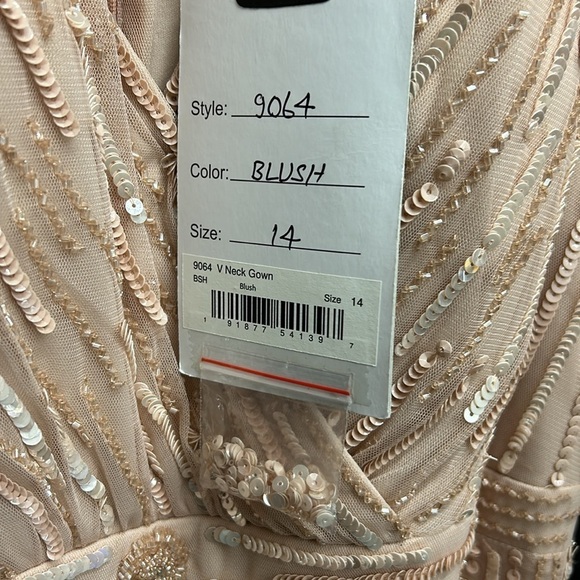 Mac Duggal 9064 NWT EMBELLISHED CAP SLEEVE FAUX WRAP TRUMPET GOWN - Picture 12 of 14